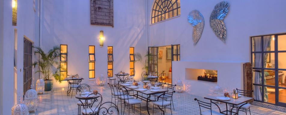 Latitude 0 dining outside 