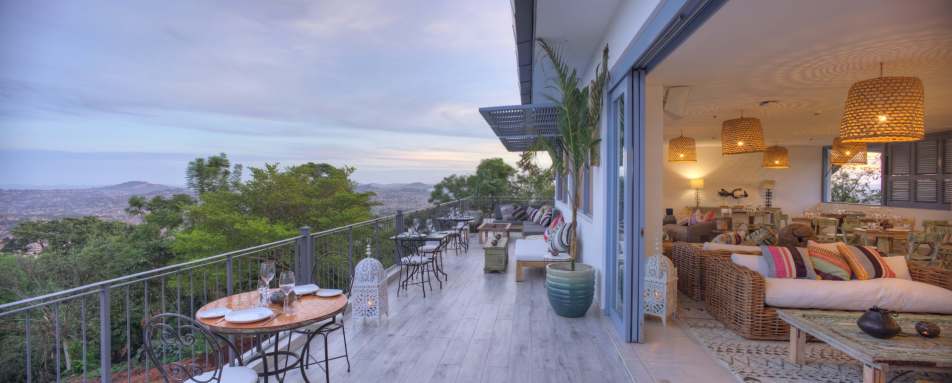 Latitude 0 Rooftop Deck 