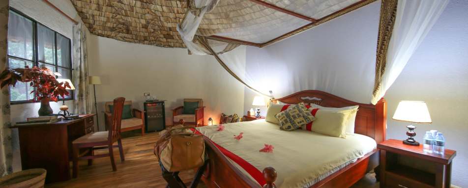 Honeymoon suite - Mahogany Springs Safari Lodge