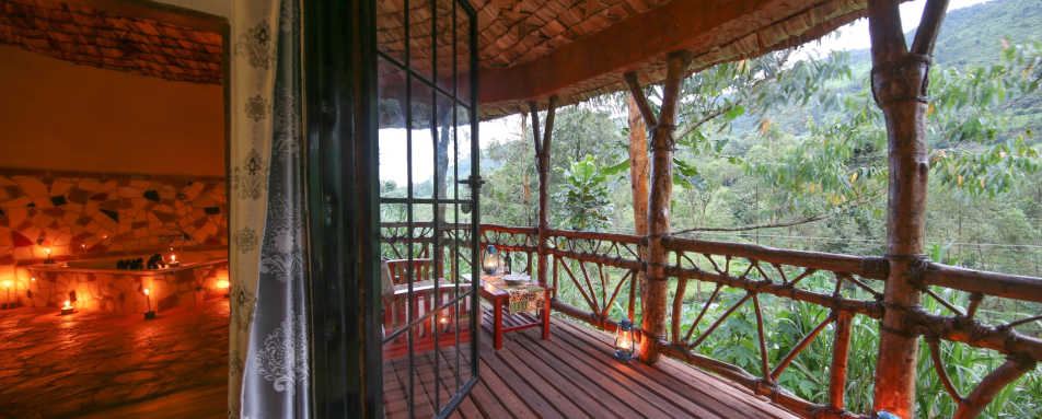 Honeymoon suite terrace and bath tub - Mahogany Springs Safari Lodge