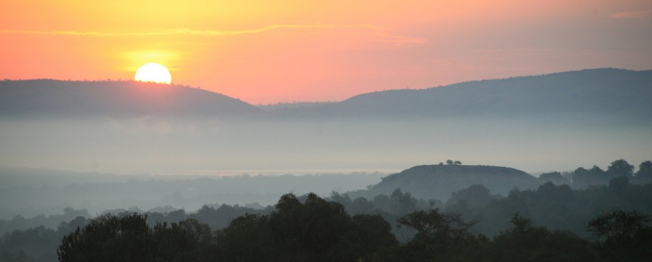 Sunrise over the park - Mihingo Lodge