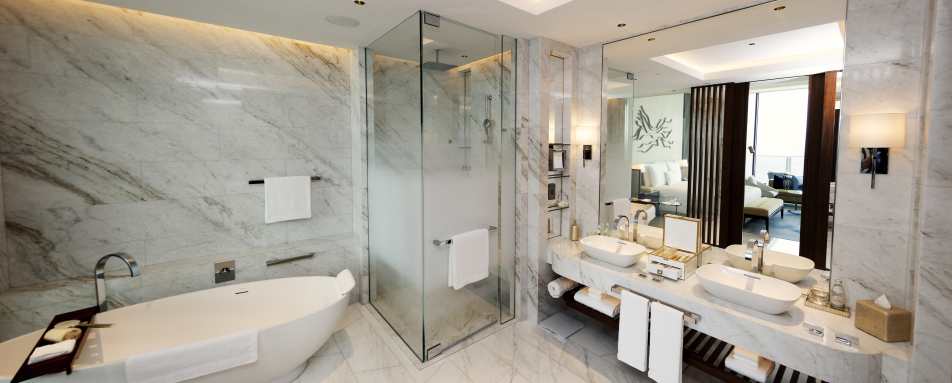 atlantistheroyal-skypoolvillabathroom 