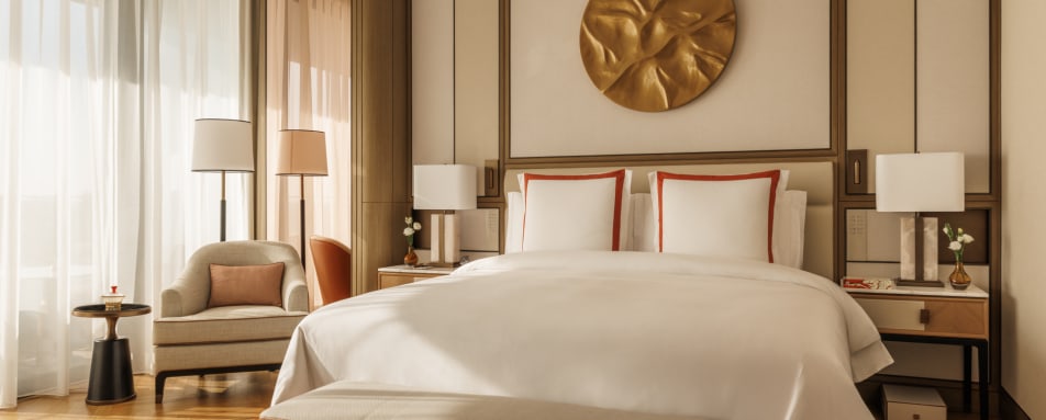 Marina Deluxe Room King Bed 