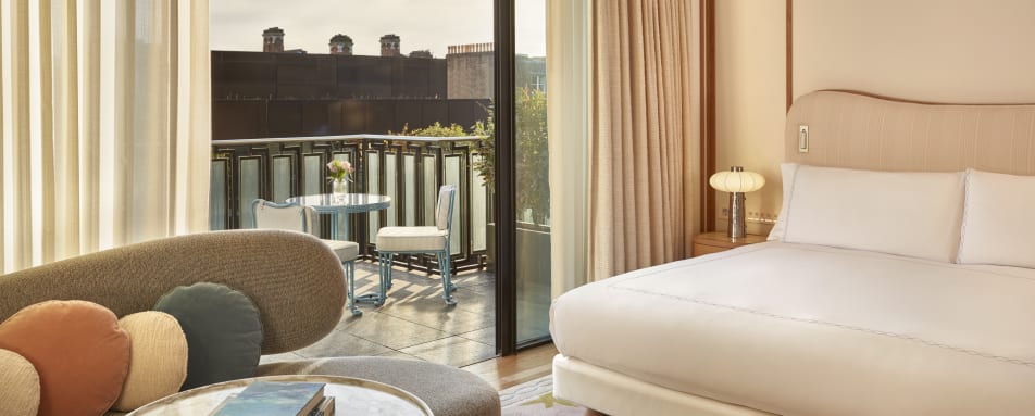 -MAYFAIR-BALCONY-ROOM 