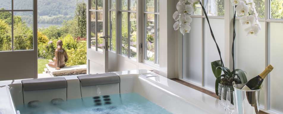 Lake View Hot Tub Suite 