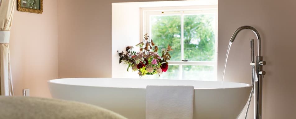 Bath tub deluxe two bedroom cottage 