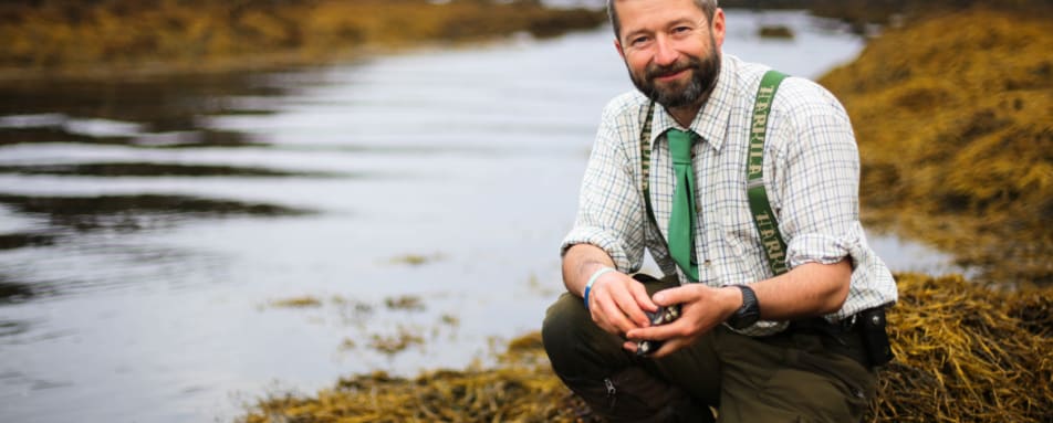 Foraging with an expert Scotland Scott Dunn