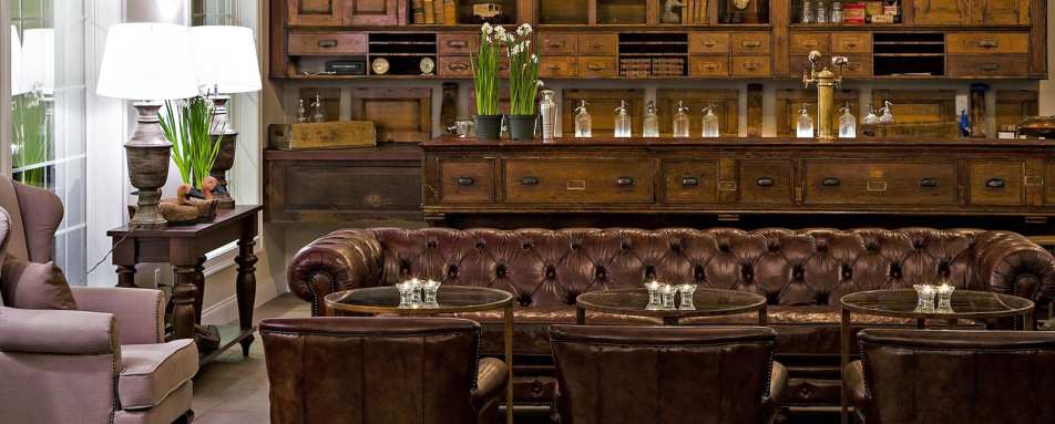 The antique bar and lounge - 506 On the River