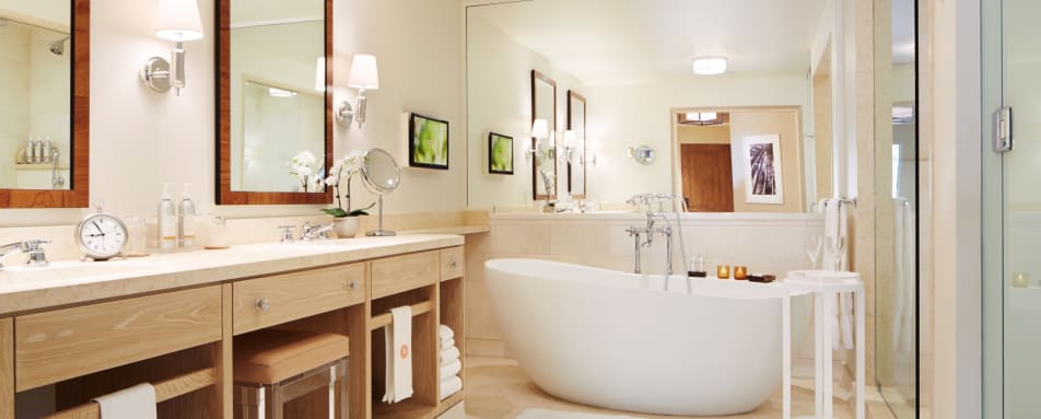 Guestroom Bathroom - Auberge du Soleil