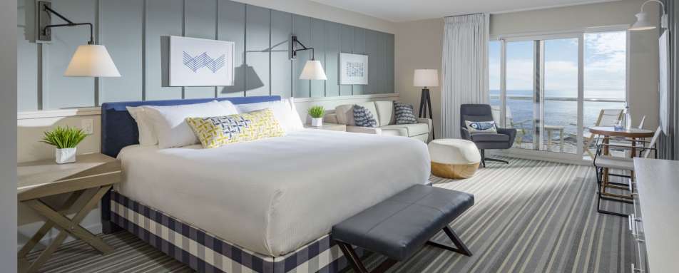 Coastal View Guestroom - Cliff House