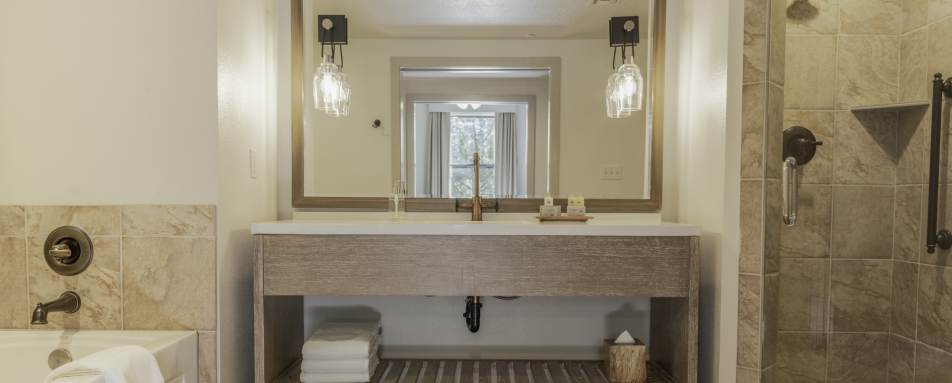 Ensuite Bathroom - Cliffrose Lodge 
