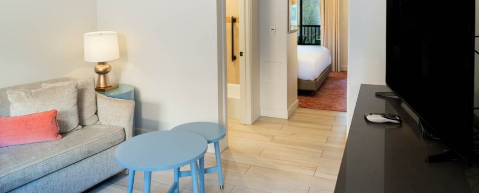 Living Room - Cliffrose Lodge 