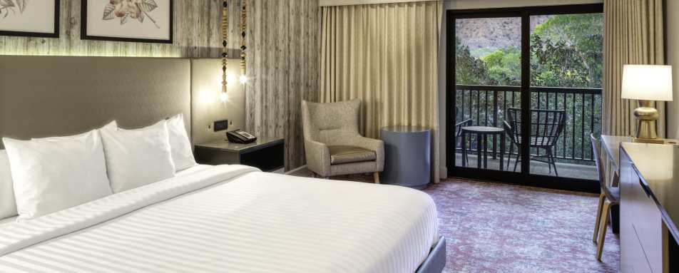 King Bedroom - Cliffrose Lodge 