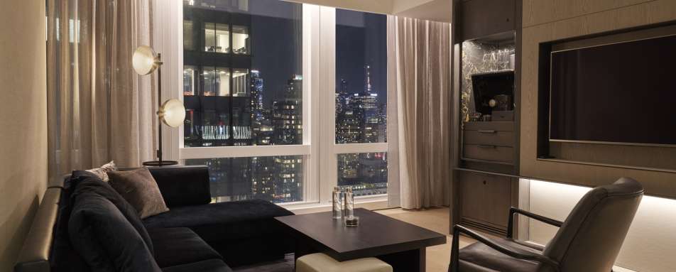 Deluxe Suite City Room 