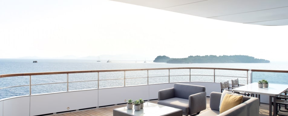 The Owners Suite Deck Area 