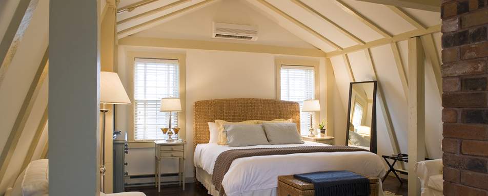 Red Cottage Bedroom  - Forty 1 North