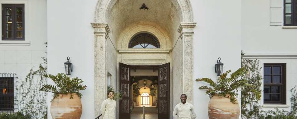 Entrance - Four Seasons at the Surf Club