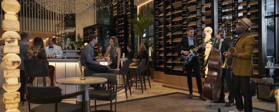 Bar by night - Four Seasons New Orleans 