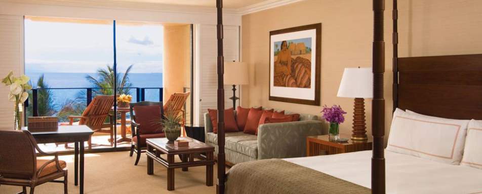 Four poster bed ocean view room - Four Seasons Maui