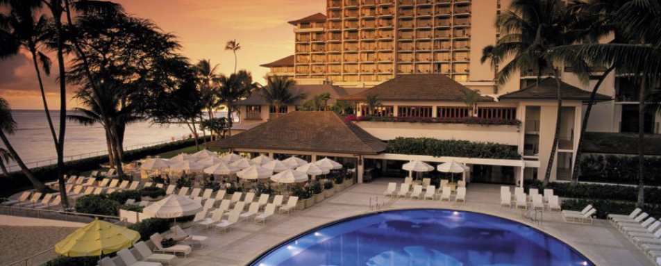 Outside pool - Halekulani