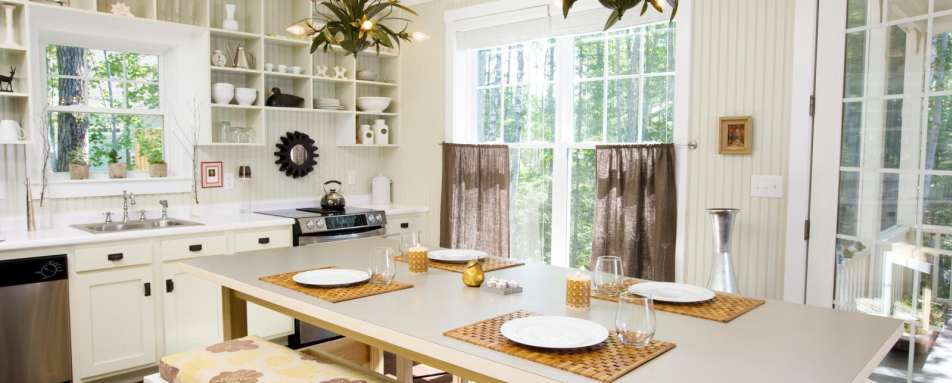 Cottage Kitchen - Hidden Pond