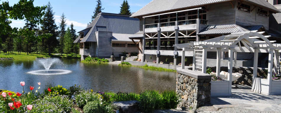 Hidden Pond courtyard - The Hotel Alyeska