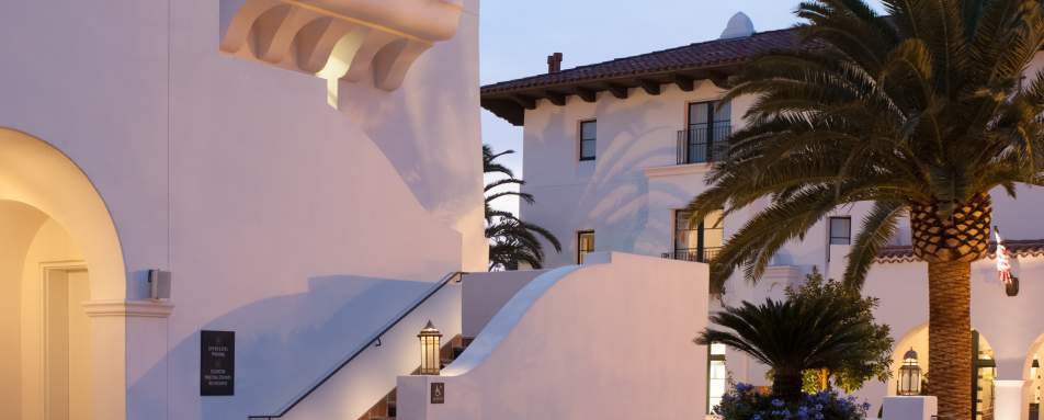 Interior Courtyard - Hotel Californian