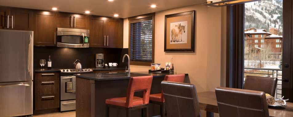 Suite Dining and Kitchen Area - Hotel Terra 