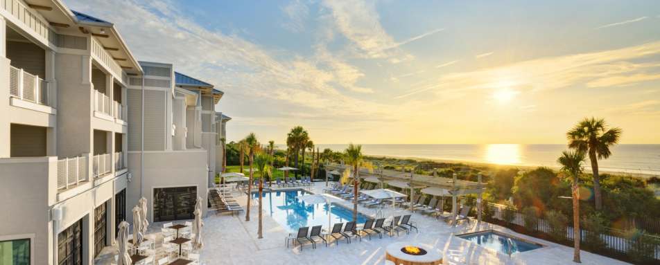 Exterior Pool and Beach - Jekyll Ocean Club