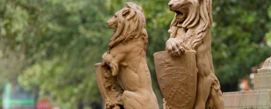 St James Monument - Perry Lane Hotel