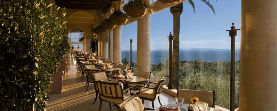 Patio restaurant - Resort at Pelican Hill