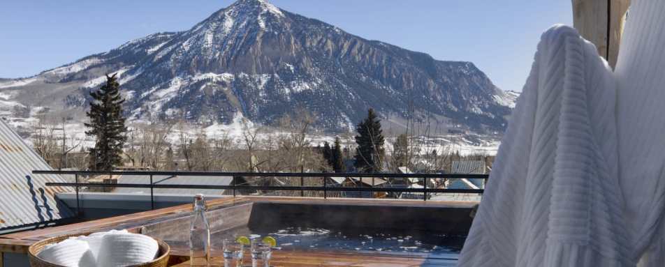 Hot tub - Scarp Ridge Lodge