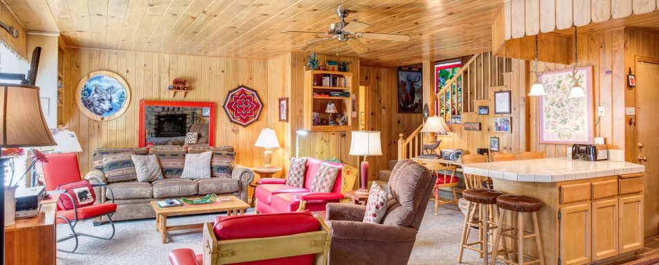 Living area - The Redwoods in Yosemite 