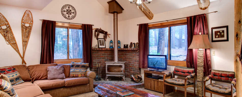 Cabin living room - The Redwoods in Yosemite 