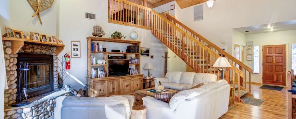 Living area - The Redwoods in Yosemite 