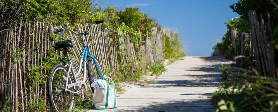 Pathway to the water - Weekapaug Inn