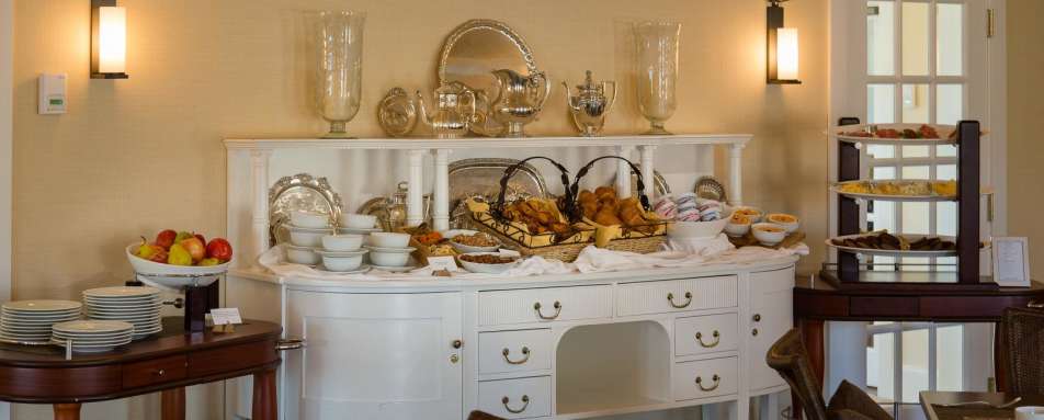 Breakfast Buffet - Weekapaug Inn