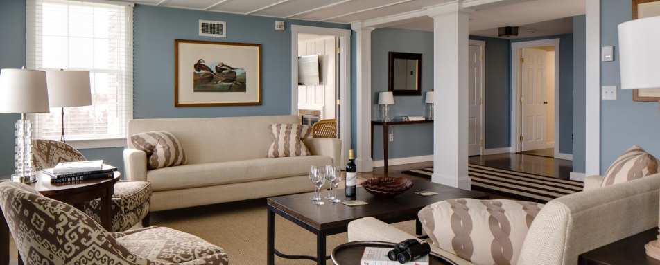 Great Egret suite living room - Weekapaug Inn