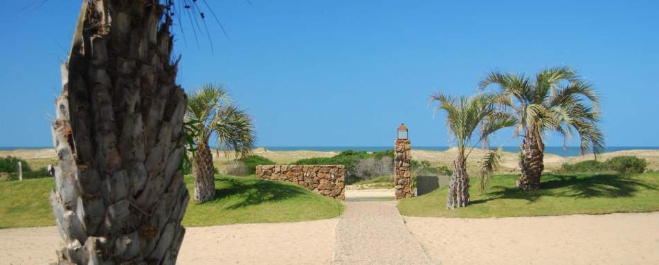 Beach entrance - Casa Suaya