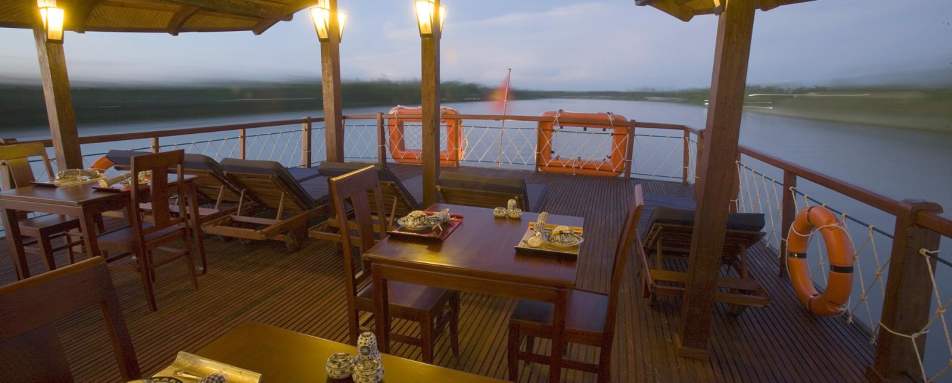 Dining on board - Bassac Boat 