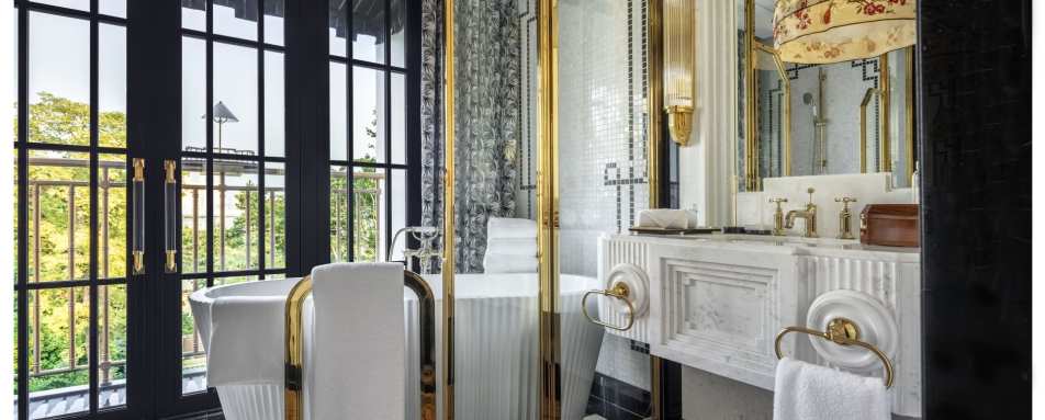 Junior Suite Bathroom 