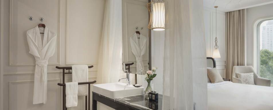 Deluxe Room at the Hotel des Arts - Hotel des Arts Saigon