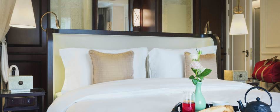 Grand Deluxe Room - Hotel Des Arts Saigon