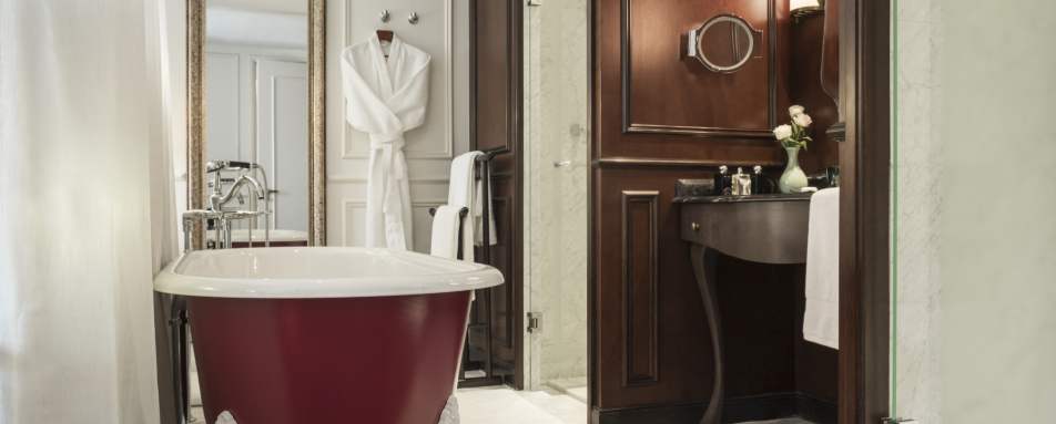 Grand Deluxe Room Bathroom - Hotel Des Arts Saigon