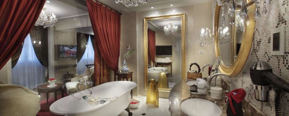Suite bathroom - Sofitel Metropole