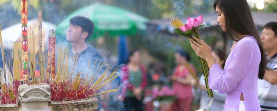 Buddhist offering, Saigon - Treasures of Indochina