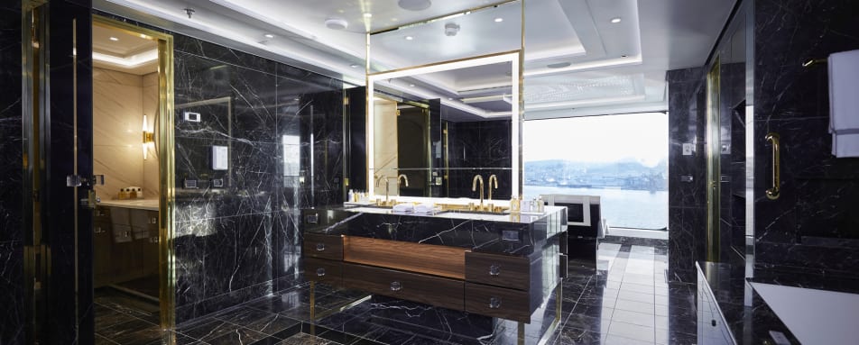 Regent Suite Bathroom 