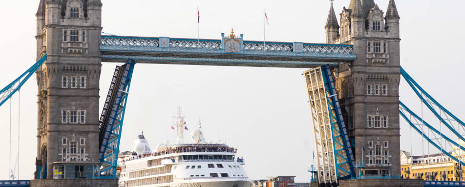 Ship under Tower Bridge 