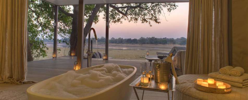 Bathroom with a view - Chinzombo