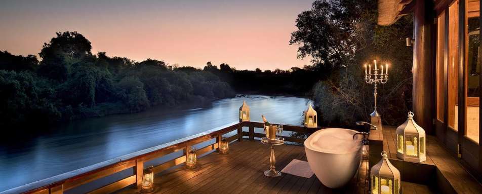 Island Lodge romantic bath - Royal Chundu
